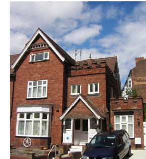 3 Studio Avenue House